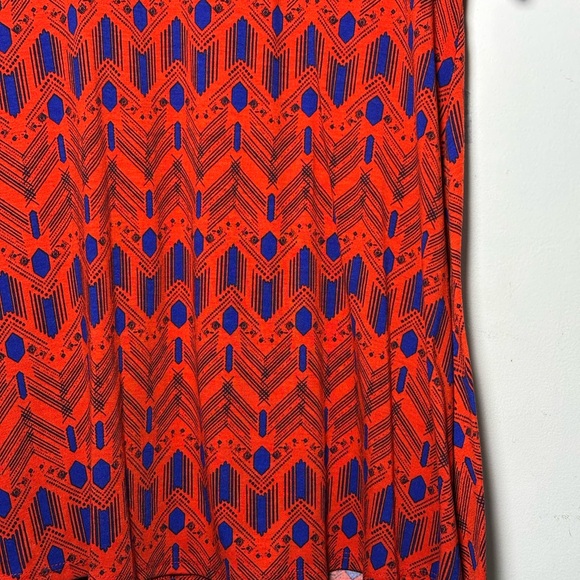 LuLaRoe Red Blue Geometric Tribal Print‎ Short Sleeve Tunic Top S NEW with FLAW - Picture 4 of 14